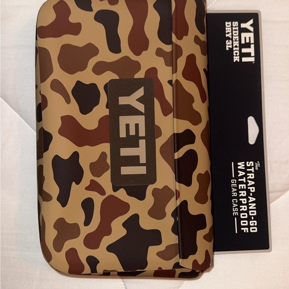 YETI NWT wetlands camo 3L Sidekick Waterproof Gear Case - Picture 2 of 2